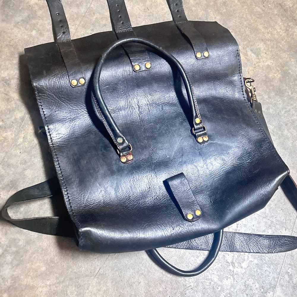 Big Black Leather Satchel Messenger Bag with Buckle Straps & Long Shoulder Strap - Picture 4 of 9